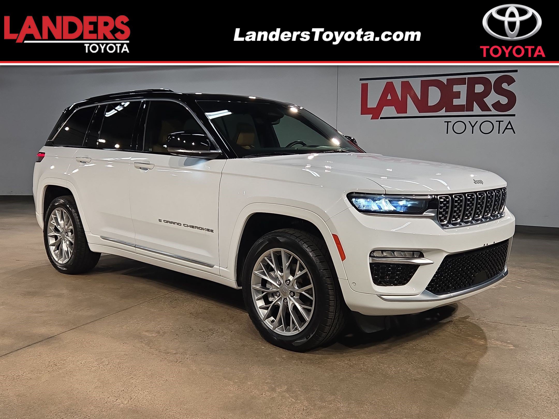 Used 2024 Jeep Grand Cherokee Summit w/ Luxury Tech Group V AWD/4WD image 1