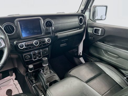 Used 2022 Jeep Wrangler Unlimited Sahara w/ Cold Weather Group AWD/4WD image 23