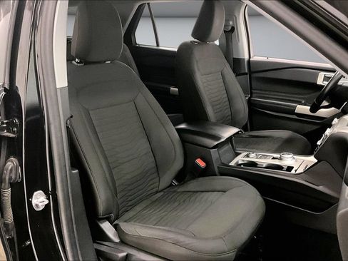 Used 2021 Ford Explorer XLT AWD/4WD image 30