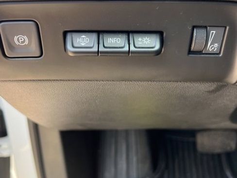 Used 2024 Buick Enclave Premium image 11