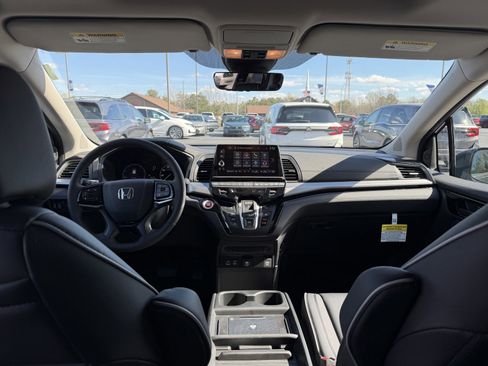 New 2026 Honda Odyssey Touring image 32