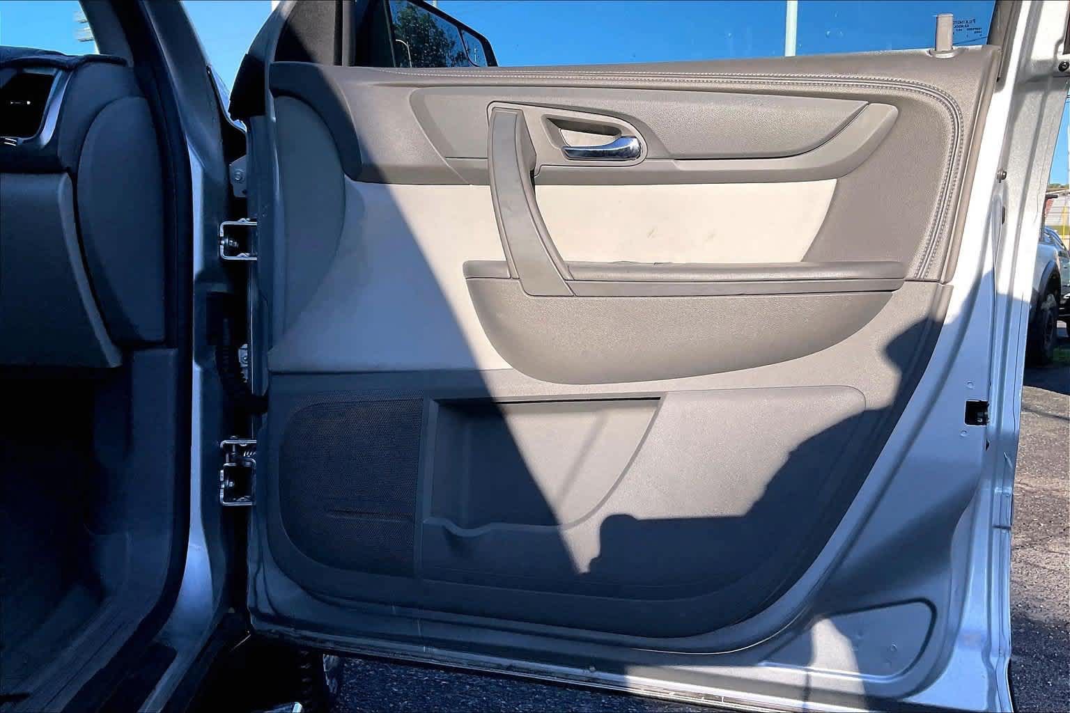 Used 2013 GMC Acadia SLE FWD image 28
