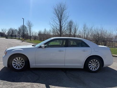 Used 2014 Chrysler 300 w/ Driver Convenience Group image 7