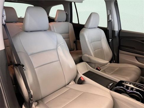 Used 2021 Honda Pilot Touring image 16