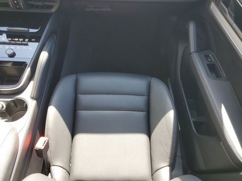 Used 2024 Porsche Cayenne image 17