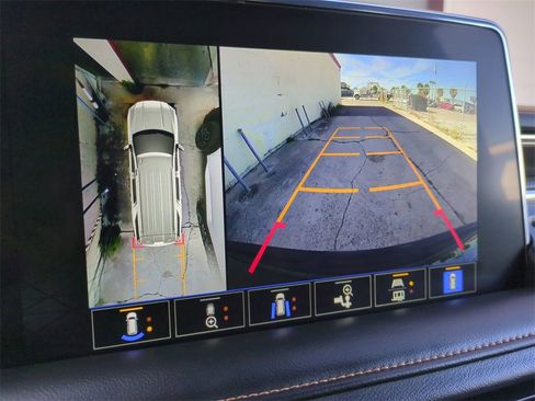 Used 2024 GMC Yukon XL AT4 w/ AT4 Premium Package image 27