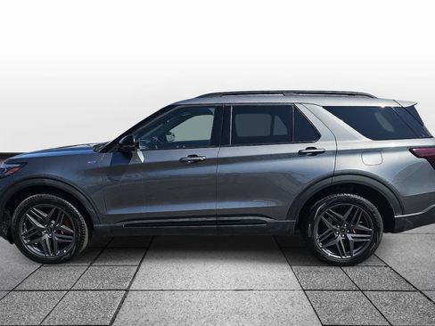 Used 2025 Ford Explorer ST-Line w/ ST-Line Street Pack AWD/4WD image 8
