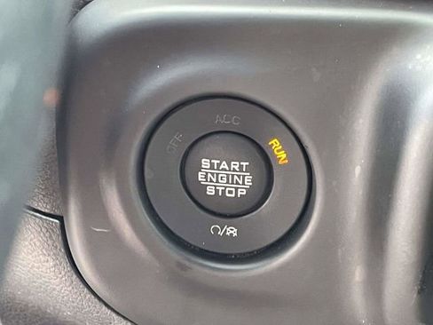 Used 2021 Jeep Gladiator Rubicon AWD/4WD image 16