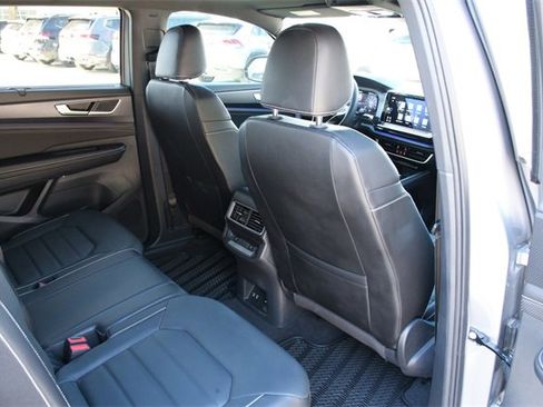Certified 2025 Volkswagen Atlas Cross Sport SEL R-Line image 32
