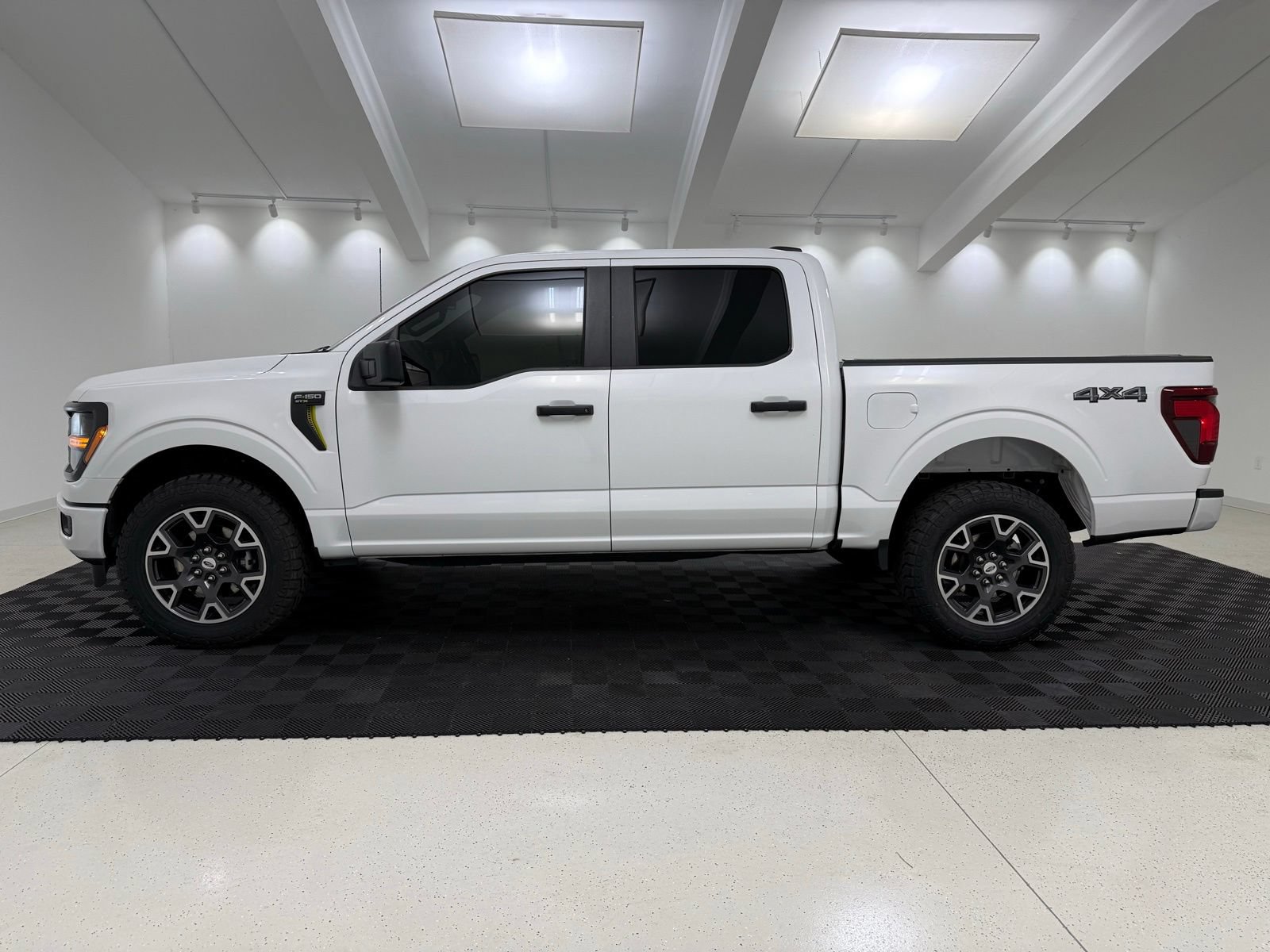 Used 2024 Ford F150 STX AWD/4WD image 4