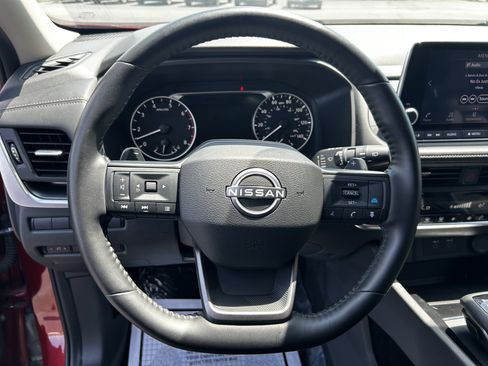 Used 2025 Nissan Rogue SV AWD/4WD image 11
