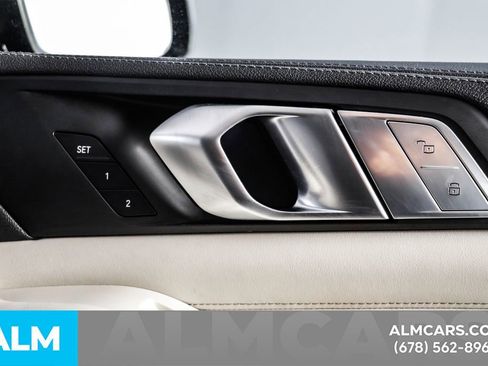 Used 2022 BMW X7 xDrive40i w/ M Sport Package image 49