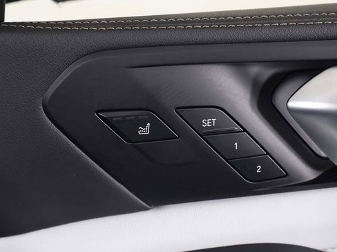 Used 2024 BMW X7 xDrive40i w/ Executive Package image 46