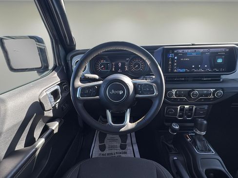 Used 2024 Jeep Wrangler Unlimited Sahara AWD/4WD image 11