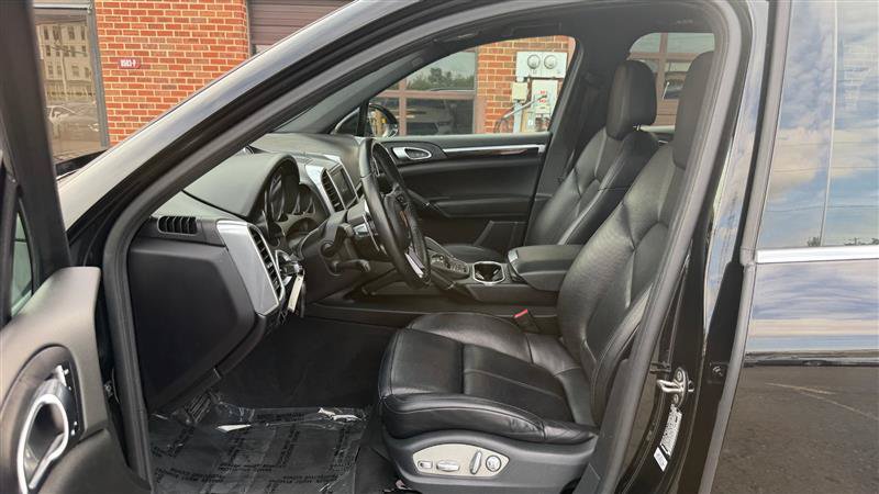 Used 2016 Porsche Cayenne AWD/4WD image 26