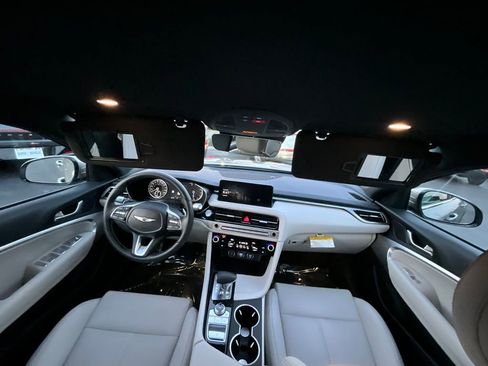 Used 2025 Genesis G70 2.5T image 29