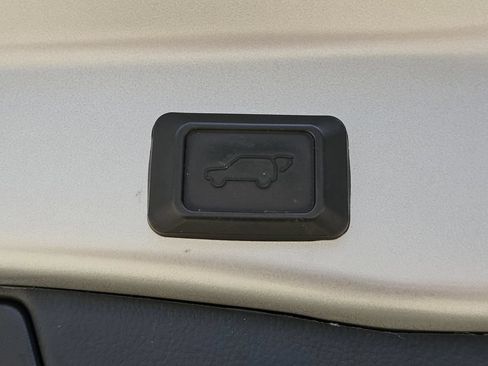 Used 2023 Toyota RAV4 XLE Premium AWD/4WD image 44