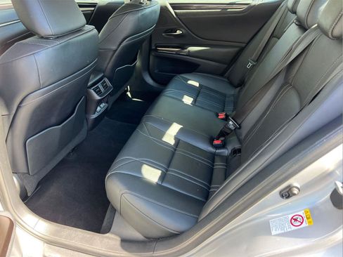 Used 2019 Lexus ES 350 Luxury w/ Accessory Package image 22
