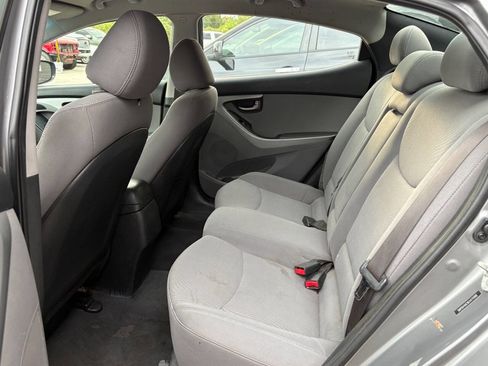 Used 2014 Hyundai Elantra SE image 13