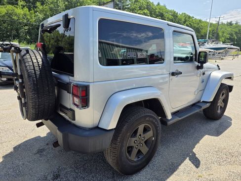 Used 2012 Jeep Wrangler Sahara AWD/4WD image 8