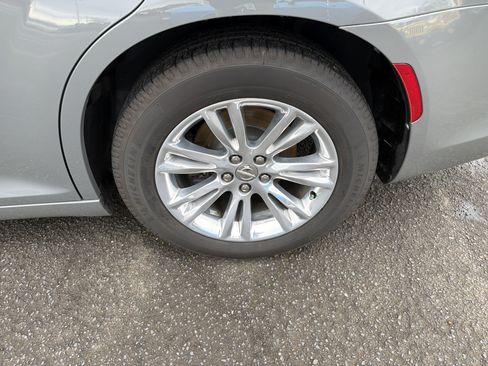 Used 2019 Chrysler 300 Touring L w/ Quick Order Package 22F image 25