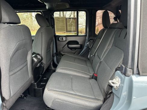 Used 2024 Jeep Wrangler Unlimited image 20