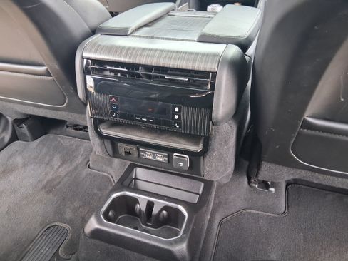 Used 2024 Jeep Wagoneer L Series II w/ Premium Group I AWD/4WD image 20
