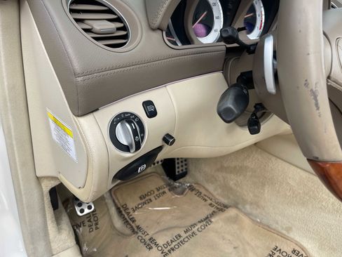 Used 2011 Mercedes-Benz SL 550 image 24