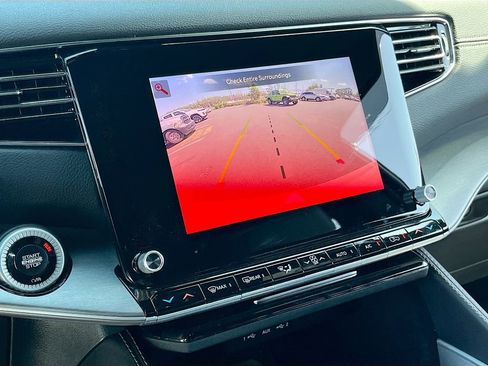 Certified 2025 Jeep Wagoneer L Series II w/ Premium Group I image 14