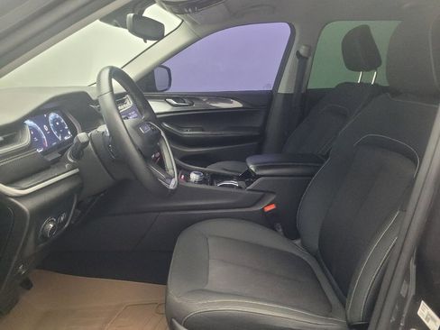 Used 2022 Jeep Grand Cherokee L Laredo w/ Luxury Tech Group I AWD/4WD image 17