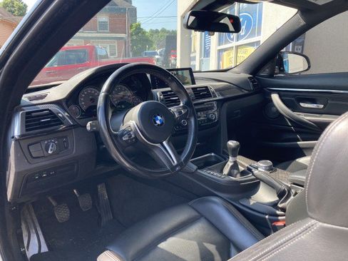 Used 2018 BMW M4 Coupe w/ Executive Package RWD image 7