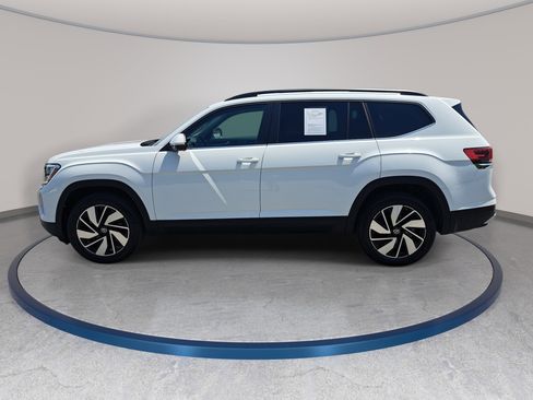 Used 2025 Volkswagen Atlas SE AWD/4WD image 8