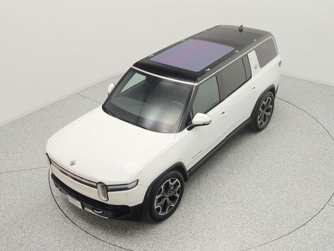 Used 2025 Rivian R1S Adventure AWD/4WD image 22