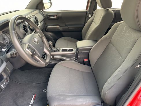 Used 2018 Toyota Tacoma TRD Off-Road w/ Technology Package RWD image 5