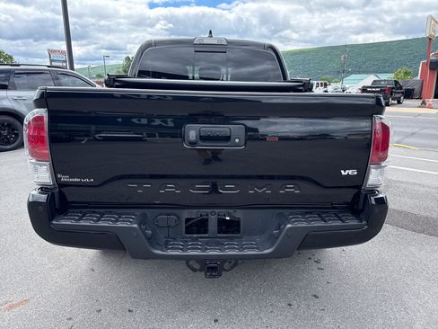 Used 2023 Toyota Tacoma TRD Off-Road w/ Technology Package AWD/4WD image 4