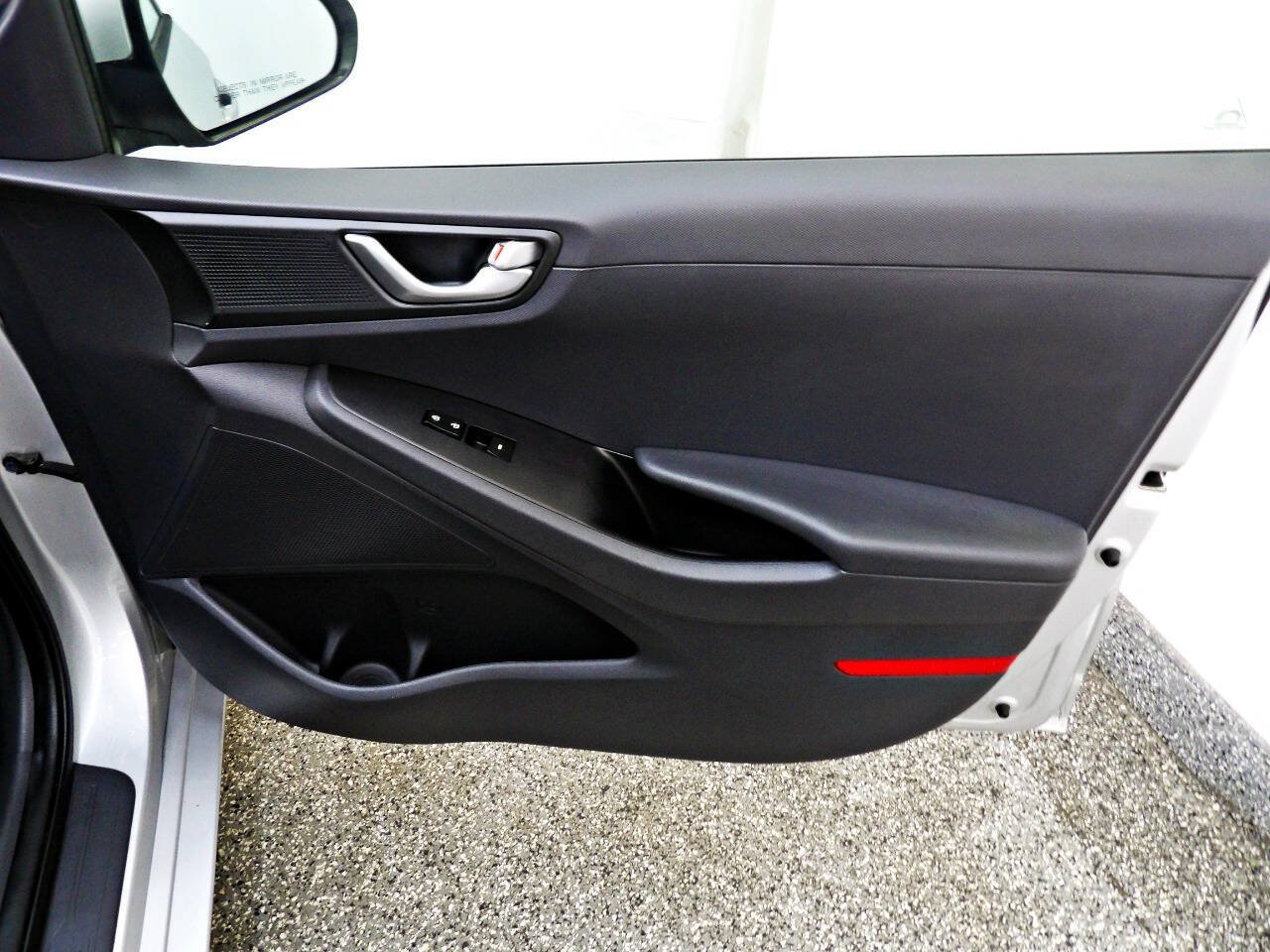 Used 2018 Hyundai Ioniq Blue FWD image 11