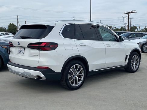 Used 2025 BMW X5 xDrive50e AWD/4WD image 3