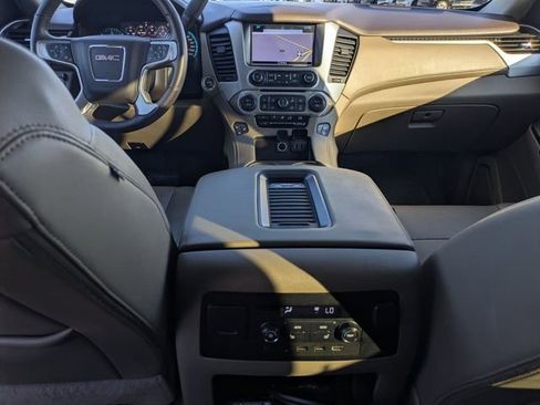 Used 2017 GMC Yukon SLT w/ Premium Edition image 29