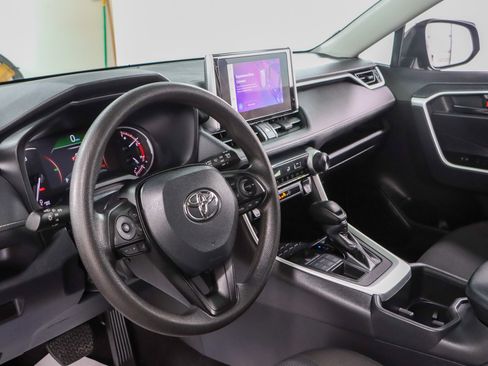 Used 2024 Toyota RAV4 LE AWD/4WD image 22