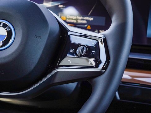 New 2026 BMW i5 eDrive40 w/ Premium Package image 17