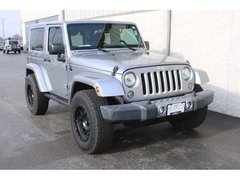 Used 2018 Jeep Wrangler Sahara w/ Connectivity Group image 2