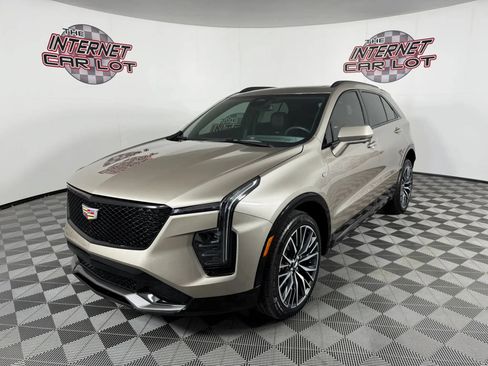 Used 2025 Cadillac XT4 Sport FWD image 3