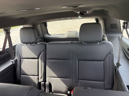 Used 2025 Chevrolet Suburban Z71 AWD/4WD image 52
