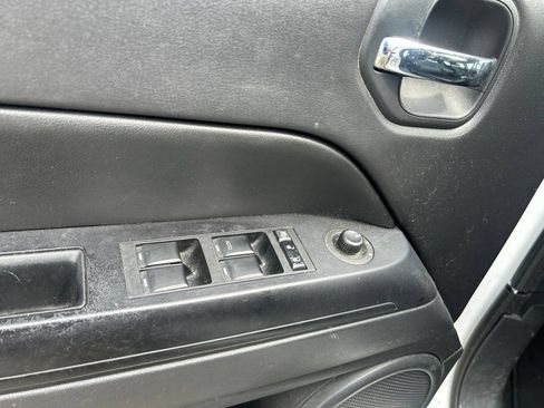 Used 2015 Jeep Patriot High Altitude AWD/4WD image 12