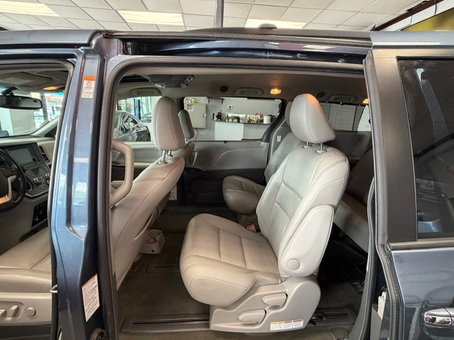 Used 2016 Toyota Sienna XLE w/ XLE Navigation Package AWD/4WD image 34