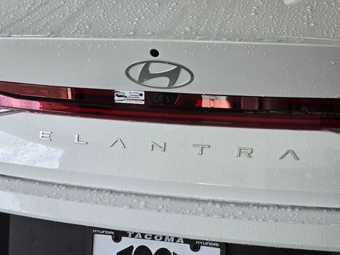 New 2026 Hyundai Elantra Hybrid FWD image 14