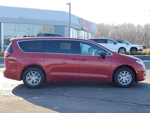 New 2026 Chrysler Pacifica Select FWD image 8