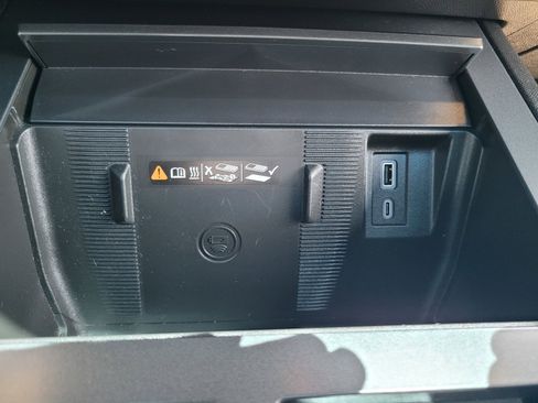 Used 2025 GMC Hummer EV 3X w/ LPO, Illumination Package AWD/4WD image 22