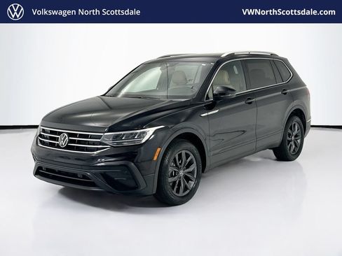 Used 2023 Volkswagen Tiguan SE w/ Panoramic Sunroof Package FWD image 1