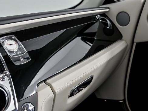 Used 2019 Rolls-Royce Wraith image 40